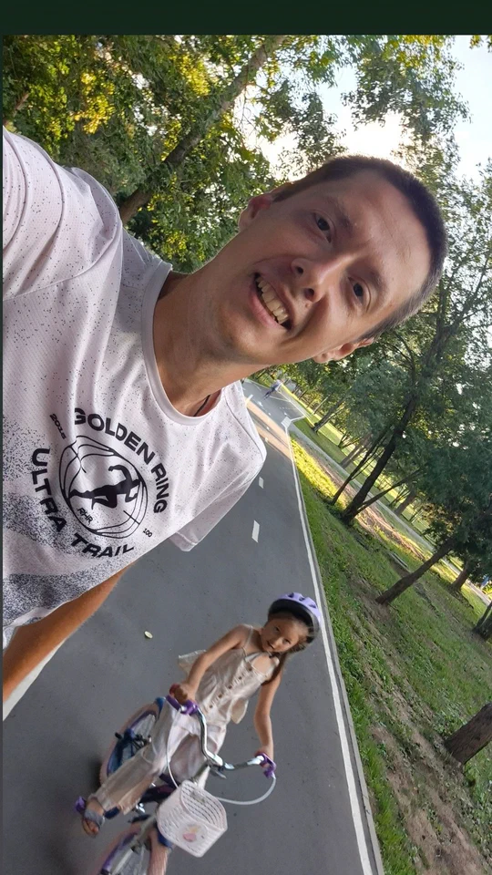 Фото вдвоём на дорожке в парке